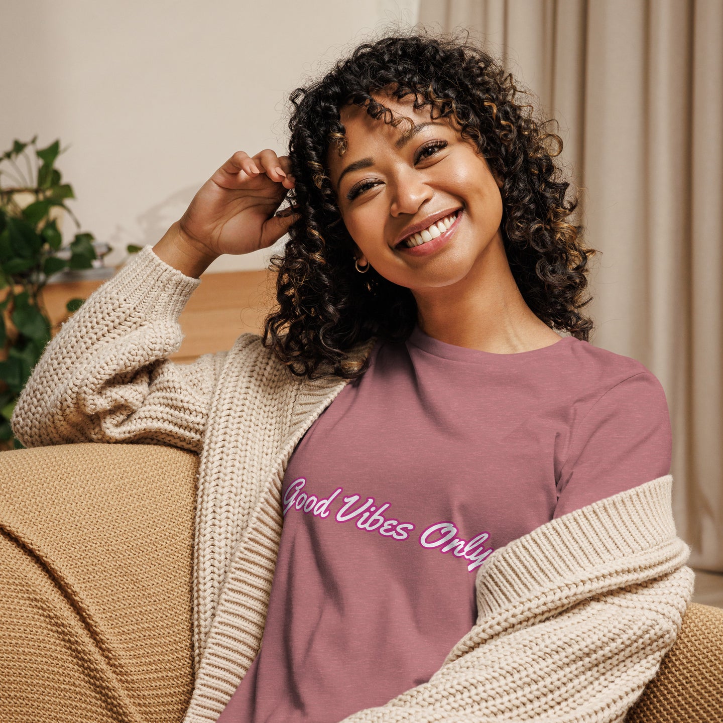 Good vibes only Women's Relaxed T-Shirt