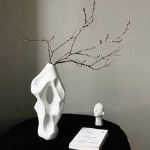 Load image into Gallery viewer, Abstract sculpture vase in black/white
